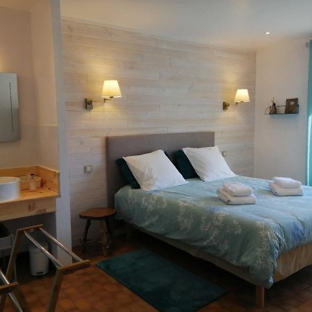 Alabrena Bed & Breakfast Feneyrols Екстериор снимка