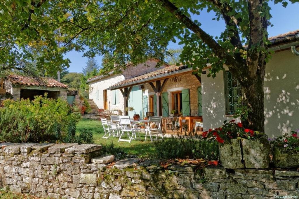 Alabrena Bed & Breakfast Feneyrols Екстериор снимка