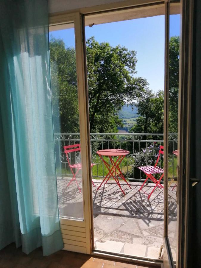 Alabrena Bed & Breakfast Feneyrols Екстериор снимка