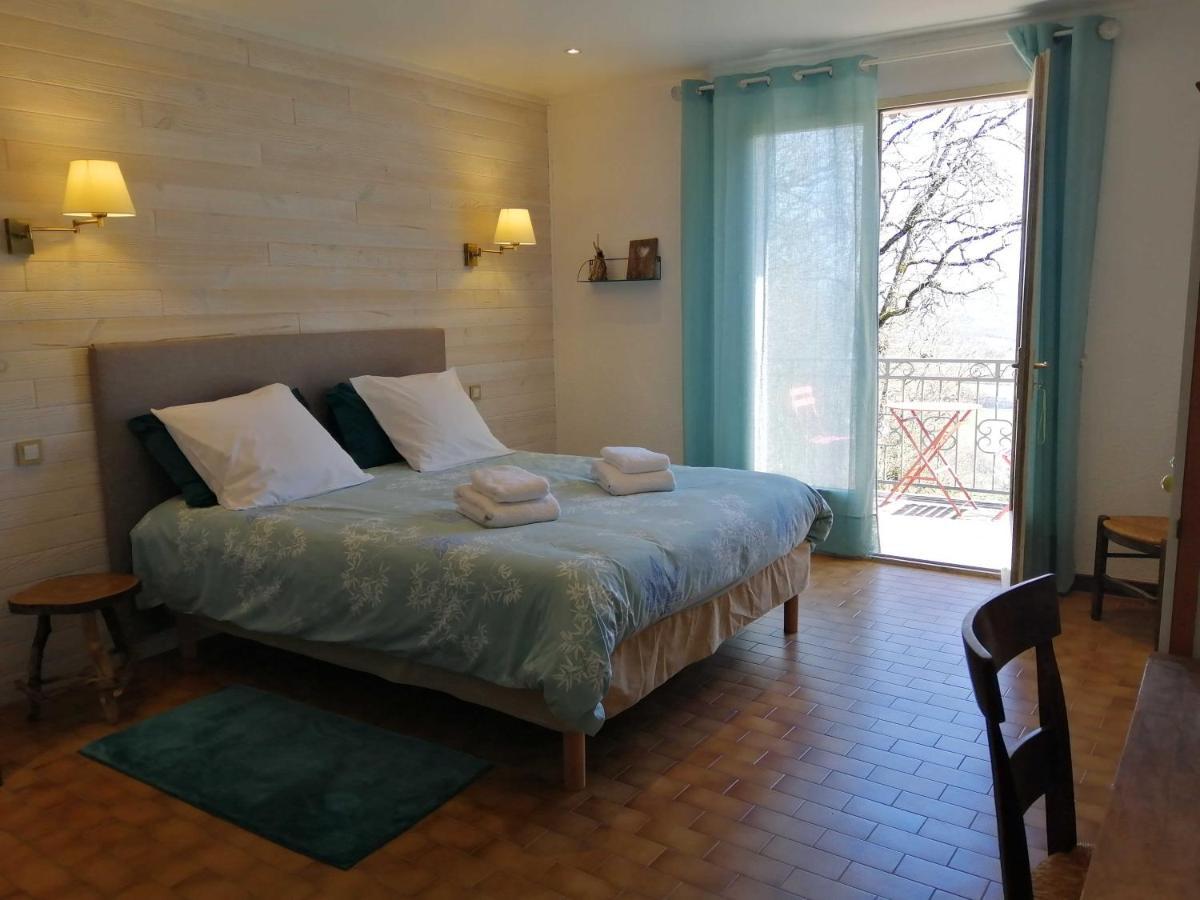 Alabrena Bed & Breakfast Feneyrols Екстериор снимка