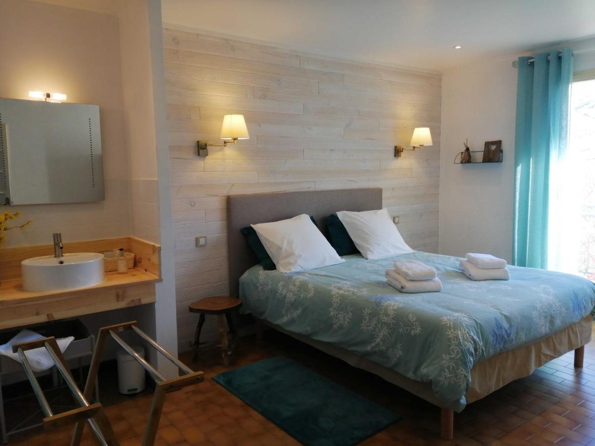 Alabrena Bed & Breakfast Feneyrols Екстериор снимка
